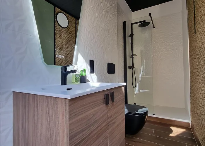 La Bulle Carree - Centre Historique Medieval - Homestay *